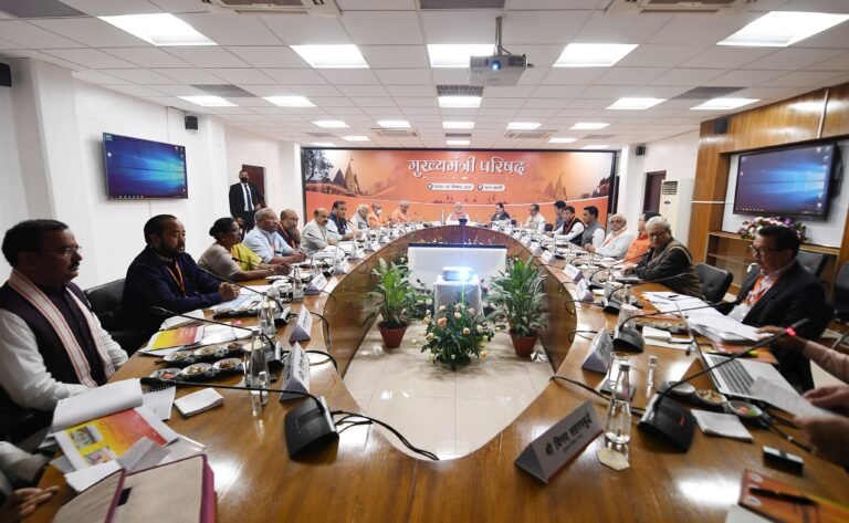 प्रधानमंत्री मोदी ने वाराणसी में बीजेपी राज्यों के मुख्यमंत्रियों के साथ बैठक कर काम का ब्यौरा लिया